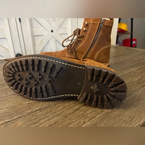 Nwt Frye Russell boots FR41606 –Tan Leather Boots Mens 8 Lace Up Stylish Durable - Picture 4 of 5